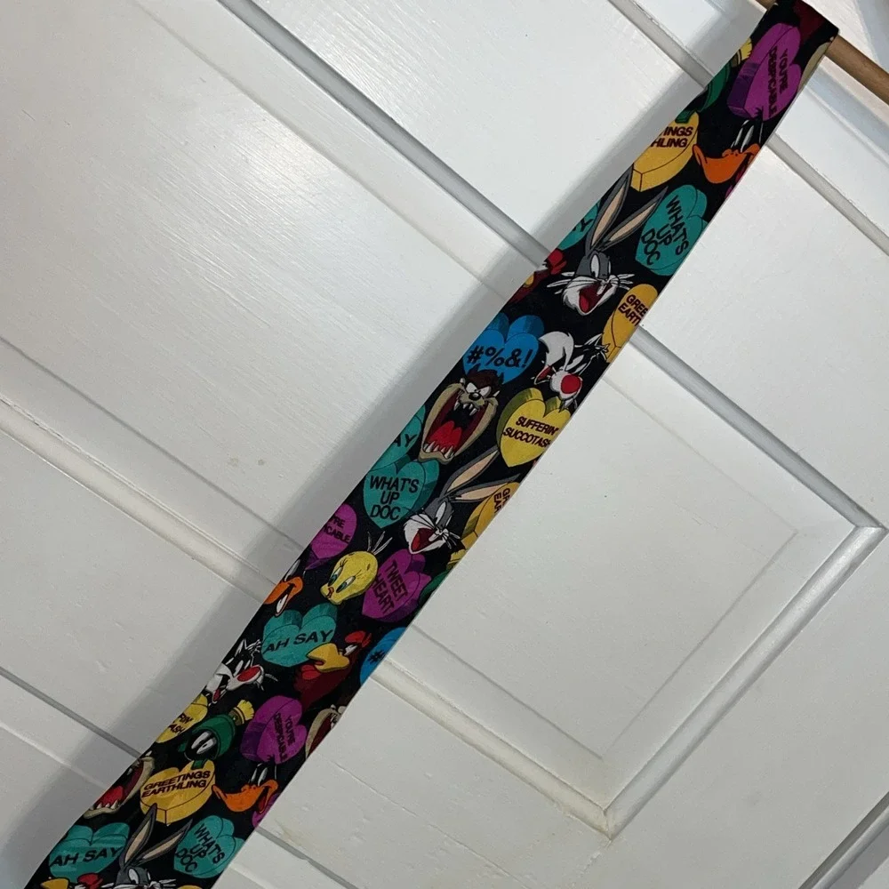 Looney Tunes Mania Tie |‎ 1994 Conversation Hearts Valentine's Day on Black Tie
